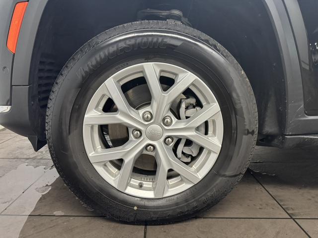 ジープ・グランドチェロキー リミテッド ワンオーナー レザーシート シートヒーター&クーラー 360カメラ AppleCarPlay Bluetooth 純正ナビ アダプティブクルーズコントロール ALPINE製スピーカー 電動リアゲート(19枚目)