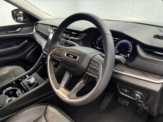 ジープ・グランドチェロキー リミテッド ワンオーナー レザーシート シートヒーター&クーラー 360カメラ AppleCarPlay Bluetooth 純正ナビ アダプティブクルーズコントロール ALPINE製スピーカー 電動リアゲート(56枚目)