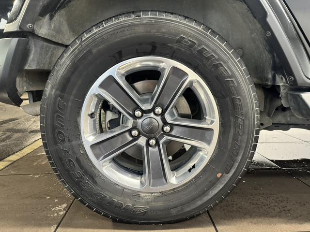 ジープ・ラングラーアンリミテッド サハラ 3.6LV6 エンジン AppleCarplay Bluetooth 純正ナビゲーション フルセグ レザーシート シートヒーター LEDヘッドライト ステアリングヒーター 前面衝突警報 バックカメラ(17枚目)