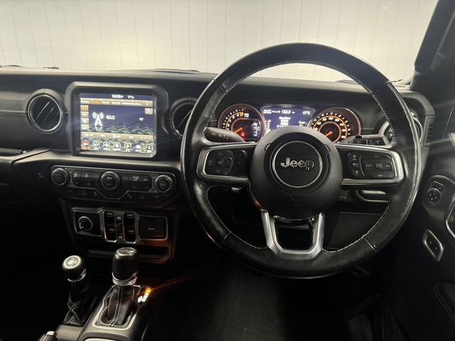 ジープ・ラングラーアンリミテッド サハラ 3.6LV6 エンジン AppleCarplay Bluetooth 純正ナビゲーション フルセグ レザーシート シートヒーター LEDヘッドライト ステアリングヒーター 前面衝突警報 バックカメラ(23枚目)