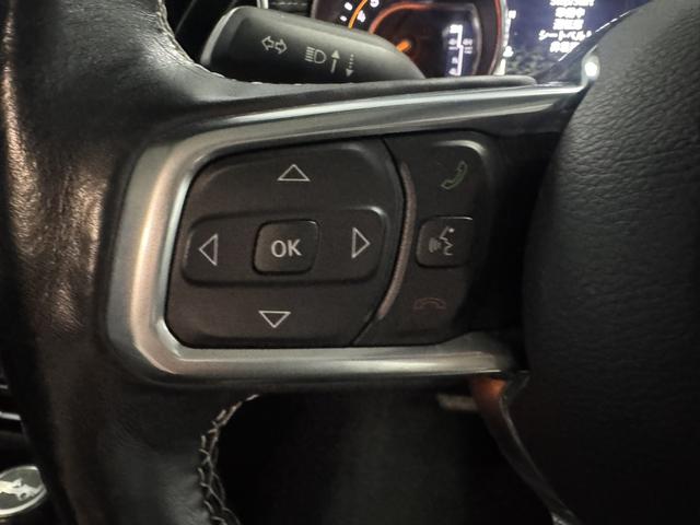 ジープ・ラングラーアンリミテッド サハラ 3.6LV6 エンジン AppleCarplay Bluetooth 純正ナビゲーション フルセグ レザーシート シートヒーター LEDヘッドライト ステアリングヒーター 前面衝突警報 バックカメラ(25枚目)