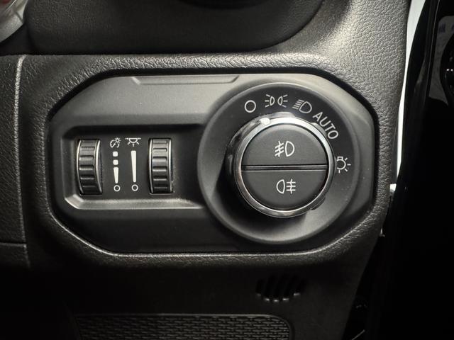 ジープ・ラングラーアンリミテッド サハラ 3.6LV6 エンジン AppleCarplay Bluetooth 純正ナビゲーション フルセグ レザーシート シートヒーター LEDヘッドライト ステアリングヒーター 前面衝突警報 バックカメラ(39枚目)