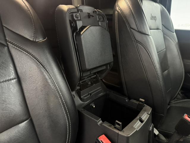 ジープ・ラングラーアンリミテッド サハラ 3.6LV6 エンジン AppleCarplay Bluetooth 純正ナビゲーション フルセグ レザーシート シートヒーター LEDヘッドライト ステアリングヒーター 前面衝突警報 バックカメラ(40枚目)