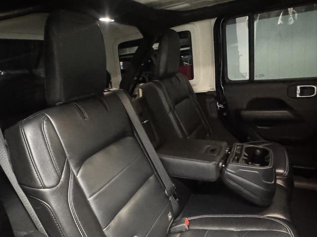 ジープ・ラングラーアンリミテッド サハラ 3.6LV6 エンジン AppleCarplay Bluetooth 純正ナビゲーション フルセグ レザーシート シートヒーター LEDヘッドライト ステアリングヒーター 前面衝突警報 バックカメラ(42枚目)