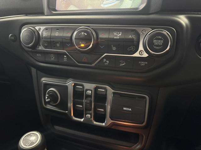ジープ・ラングラーアンリミテッド サハラ 3.6LV6 エンジン AppleCarplay Bluetooth 純正ナビゲーション フルセグ レザーシート シートヒーター LEDヘッドライト ステアリングヒーター 前面衝突警報 バックカメラ(72枚目)