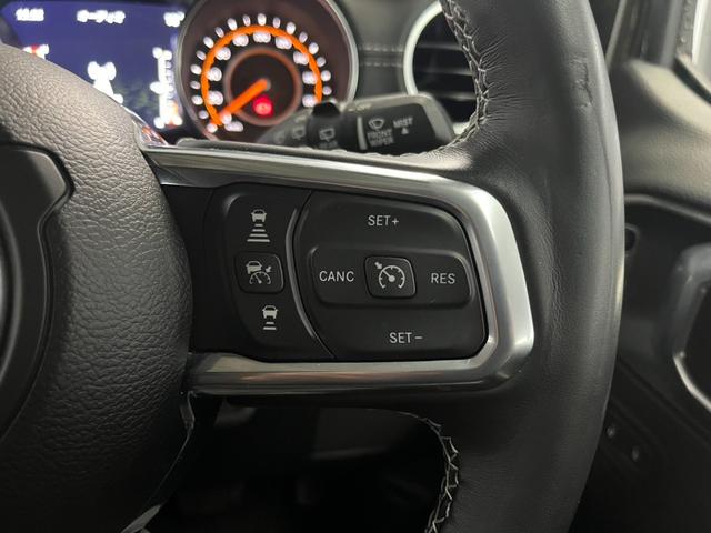 全国最大級の在庫台数を誇るジープ枚方オートエキスパートでございます！Ｊｅｅｐ車をご検討のお客様は是非当店にお問い合わせくださいませ◆ＴＥＬ：００６６−９７０４−２３１０◆　担当：北野・宇田・小林