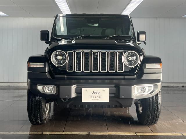 ジープ・ラングラーアンリミテッド サハラ　元デモカー　マイナーチェンジ後期モデル　ＬＥＤヘッドライト　レザーシート　アダプティブクルーズコントロール　前面衝突警報　Ｆカメラ　Ｂカメラ　パワーシート　シートヒーター　ＡｐｐｌｅＣａｒｐｌａｙ（11枚目）