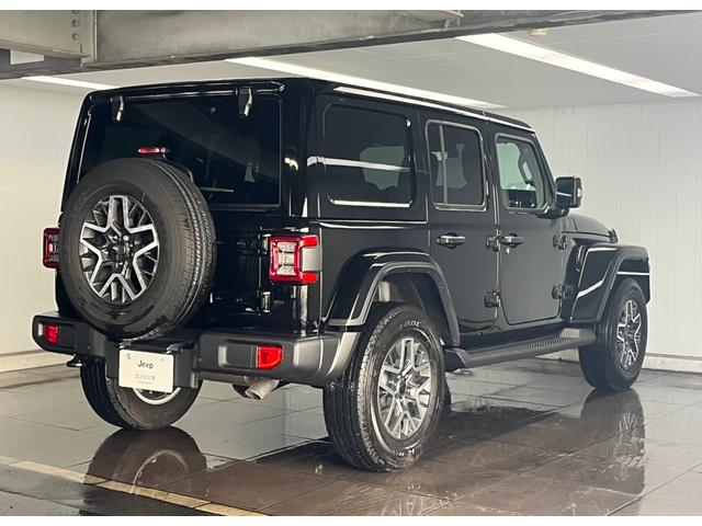 ジープ・ラングラーアンリミテッド サハラ　元デモカー　マイナーチェンジ後期モデル　ＬＥＤヘッドライト　レザーシート　アダプティブクルーズコントロール　前面衝突警報　Ｆカメラ　Ｂカメラ　パワーシート　シートヒーター　ＡｐｐｌｅＣａｒｐｌａｙ（15枚目）