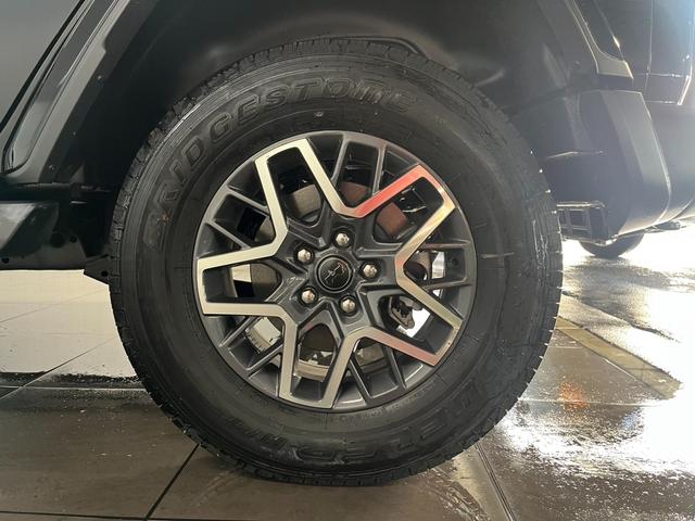 ジープ・ラングラーアンリミテッド サハラ　元デモカー　マイナーチェンジ後期モデル　ＬＥＤヘッドライト　レザーシート　アダプティブクルーズコントロール　前面衝突警報　Ｆカメラ　Ｂカメラ　パワーシート　シートヒーター　ＡｐｐｌｅＣａｒｐｌａｙ（19枚目）