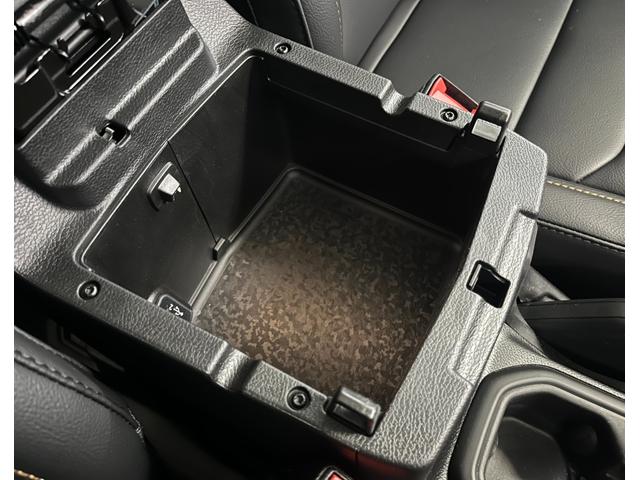 ジープ・ラングラーアンリミテッド サハラ　元デモカー　マイナーチェンジ後期モデル　ＬＥＤヘッドライト　レザーシート　アダプティブクルーズコントロール　前面衝突警報　Ｆカメラ　Ｂカメラ　パワーシート　シートヒーター　ＡｐｐｌｅＣａｒｐｌａｙ（34枚目）