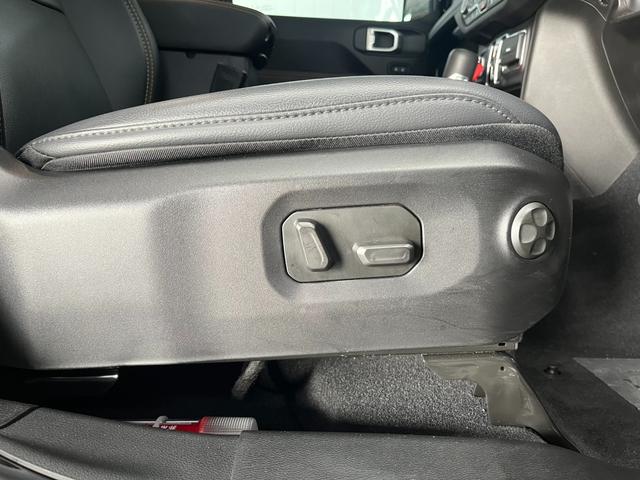 ジープ・ラングラーアンリミテッド サハラ　元デモカー　マイナーチェンジ後期モデル　ＬＥＤヘッドライト　レザーシート　アダプティブクルーズコントロール　前面衝突警報　Ｆカメラ　Ｂカメラ　パワーシート　シートヒーター　ＡｐｐｌｅＣａｒｐｌａｙ（37枚目）