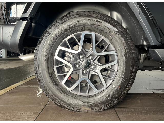 ジープ・ラングラーアンリミテッド サハラ　元デモカー　マイナーチェンジ後期モデル　ＬＥＤヘッドライト　レザーシート　アダプティブクルーズコントロール　前面衝突警報　Ｆカメラ　Ｂカメラ　パワーシート　シートヒーター　ＡｐｐｌｅＣａｒｐｌａｙ（55枚目）