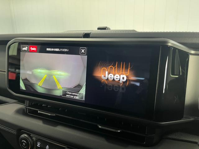 ジープ・ラングラーアンリミテッド サハラ　元デモカー　マイナーチェンジ後期モデル　ＬＥＤヘッドライト　レザーシート　アダプティブクルーズコントロール　前面衝突警報　Ｆカメラ　Ｂカメラ　パワーシート　シートヒーター　ＡｐｐｌｅＣａｒｐｌａｙ（65枚目）