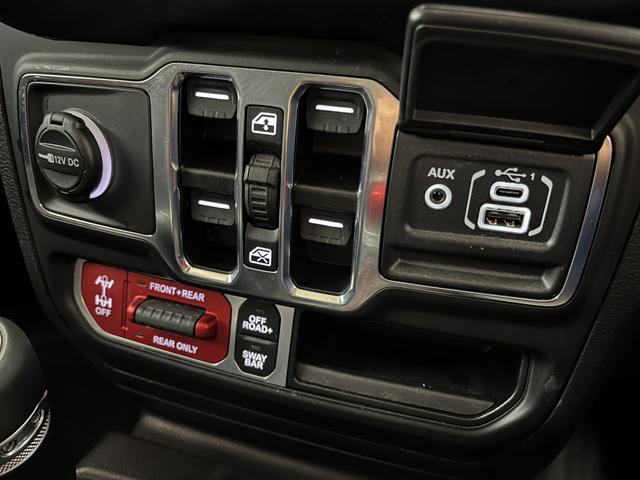 ジープ・グラディエーター ルビコン　ワンオーナー　レザーシート　シートヒーター　ＡｐｐｌｅＣａｒｐｌａｙ　Ｂｌｕｅｔｏｏｔｈ　純正ナビゲーション　フルセグ　ＬＥＤヘッド　前面衝突警報　アダプティブクルーズコントロール　バックカメラ（32枚目）