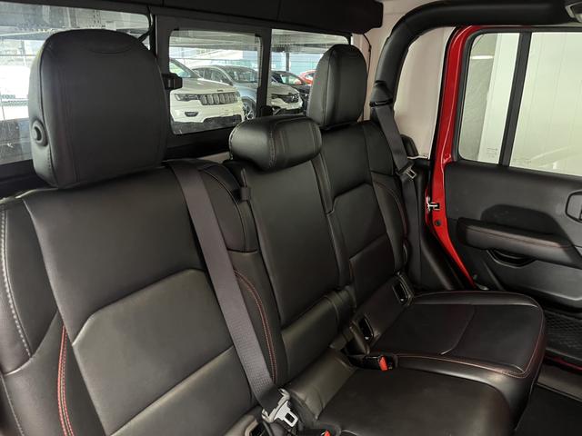 ジープ・グラディエーター ルビコン　ワンオーナー　レザーシート　シートヒーター　ＡｐｐｌｅＣａｒｐｌａｙ　Ｂｌｕｅｔｏｏｔｈ　純正ナビゲーション　フルセグ　ＬＥＤヘッド　前面衝突警報　アダプティブクルーズコントロール　バックカメラ（38枚目）