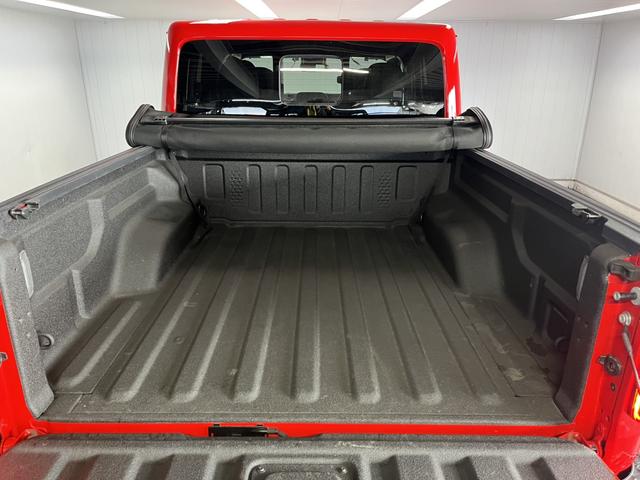 ジープ・グラディエーター ルビコン　ワンオーナー　レザーシート　シートヒーター　ＡｐｐｌｅＣａｒｐｌａｙ　Ｂｌｕｅｔｏｏｔｈ　純正ナビゲーション　フルセグ　ＬＥＤヘッド　前面衝突警報　アダプティブクルーズコントロール　バックカメラ（41枚目）