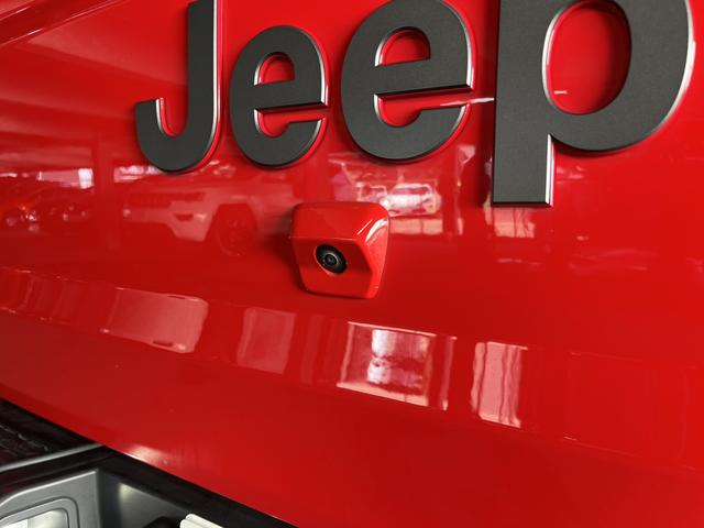 ジープ・グラディエーター ルビコン　ワンオーナー　レザーシート　シートヒーター　ＡｐｐｌｅＣａｒｐｌａｙ　Ｂｌｕｅｔｏｏｔｈ　純正ナビゲーション　フルセグ　ＬＥＤヘッド　前面衝突警報　アダプティブクルーズコントロール　バックカメラ（42枚目）
