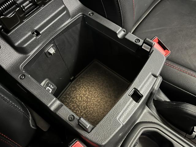 ジープ・グラディエーター ルビコン　ワンオーナー　レザーシート　シートヒーター　ＡｐｐｌｅＣａｒｐｌａｙ　Ｂｌｕｅｔｏｏｔｈ　純正ナビゲーション　フルセグ　ＬＥＤヘッド　前面衝突警報　アダプティブクルーズコントロール　バックカメラ（70枚目）