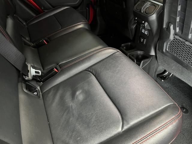 ジープ・グラディエーター ルビコン　ワンオーナー　レザーシート　シートヒーター　ＡｐｐｌｅＣａｒｐｌａｙ　Ｂｌｕｅｔｏｏｔｈ　純正ナビゲーション　フルセグ　ＬＥＤヘッド　前面衝突警報　アダプティブクルーズコントロール　バックカメラ（74枚目）