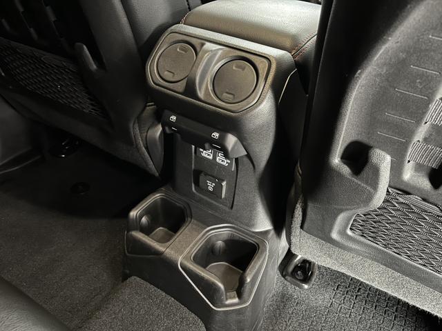 ジープ・グラディエーター ルビコン　ワンオーナー　レザーシート　シートヒーター　ＡｐｐｌｅＣａｒｐｌａｙ　Ｂｌｕｅｔｏｏｔｈ　純正ナビゲーション　フルセグ　ＬＥＤヘッド　前面衝突警報　アダプティブクルーズコントロール　バックカメラ（75枚目）
