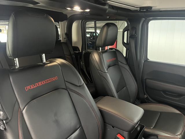 ジープ・グラディエーター ルビコン ワンオーナー レザーシート シートヒーター AppleCarplay Bluetooth 純正ナビ フルセグ LEDヘッド 前面衝突警報 アダプティブクルーズコントロール バックカメラ 認定中古車保証(7枚目)