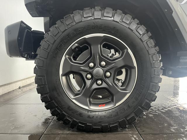 ジープ・グラディエーター ルビコン ワンオーナー レザーシート シートヒーター AppleCarplay Bluetooth 純正ナビ フルセグ LEDヘッド 前面衝突警報 アダプティブクルーズコントロール バックカメラ 認定中古車保証(17枚目)