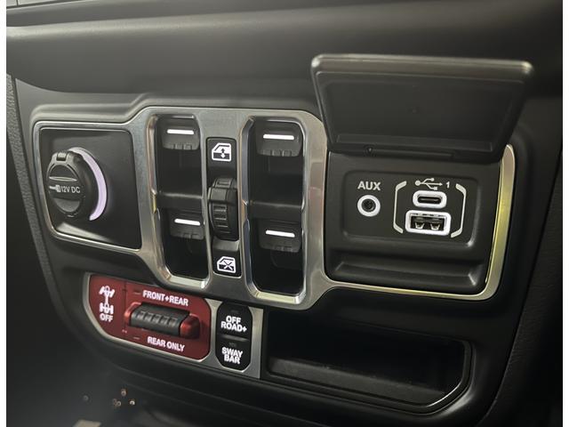 ジープ・グラディエーター ルビコン ワンオーナー レザーシート シートヒーター AppleCarplay Bluetooth 純正ナビ フルセグ LEDヘッド 前面衝突警報 アダプティブクルーズコントロール バックカメラ 認定中古車保証(30枚目)