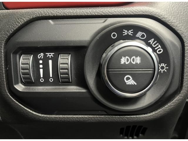 ジープ・グラディエーター ルビコン ワンオーナー レザーシート シートヒーター AppleCarplay Bluetooth 純正ナビ フルセグ LEDヘッド 前面衝突警報 アダプティブクルーズコントロール バックカメラ 認定中古車保証(34枚目)