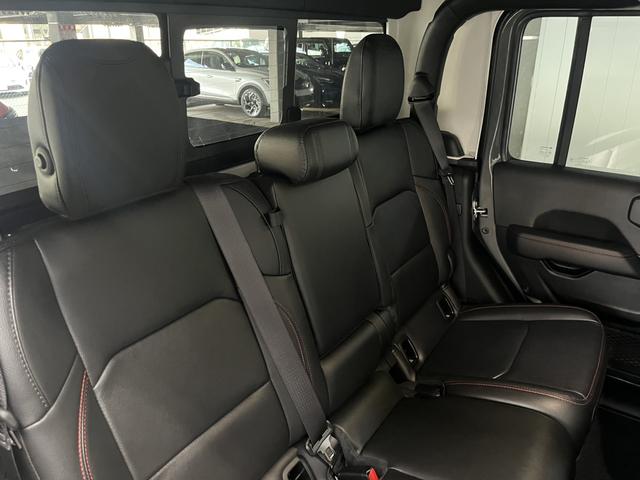 ジープ・グラディエーター ルビコン ワンオーナー レザーシート シートヒーター AppleCarplay Bluetooth 純正ナビ フルセグ LEDヘッド 前面衝突警報 アダプティブクルーズコントロール バックカメラ 認定中古車保証(36枚目)