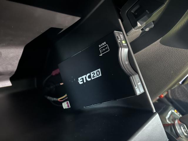 ジープ・グラディエーター ルビコン ワンオーナー レザーシート シートヒーター AppleCarplay Bluetooth 純正ナビ フルセグ LEDヘッド 前面衝突警報 アダプティブクルーズコントロール バックカメラ 認定中古車保証(40枚目)