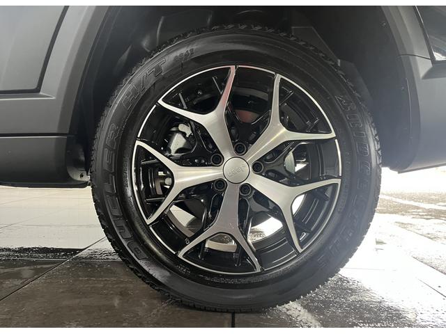 ジープ・コマンダー 　弊社デモカ―　ＡｐｐｌｅＣａｒｐｌａｙ　Ｂｌｕｅｔｏｏｔｈ　純正ナビゲーション　レザーシート　シートヒーター　パワーシート　電動リアゲート　バックカメラ　アダプティブクルーズコントロール（18枚目）