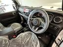 ジープ・ラングラーアンリミテッド サハラ　弊社登録済み未使用車　ワンオーナー　電動サイドステップ装着　レザーシート　シートヒーター　ＡｐｐｌｅＣａｒｐｌａｙ　Ｂｌｕｅｔｏｏｔｈ接続　パワーシート　ＡＣＣ　ＬＥＤヘッドライト　新車保証継承（6枚目）