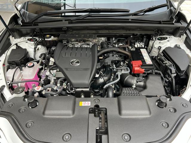 ＮＸ ＮＸ３５０　Ｆスポーツ　ＮＸ３５０　Ｆスポーツ（５名）　マークレビンソン　ワンオーナー　サンルーフ　全方位カメラ　三眼ＬＥＤ　　オレンジキャリパー　デジタルキー　おくだけ充電　赤革シート　レクサスボディーコート（11枚目）