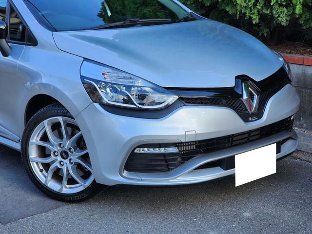 ルーテシア ルノースポール　シャシースポール　ＲＳドライブ　正規ディーラー車　記録簿Ｈ２６、２７、２８、２９、３１、Ｒ２、３、５　スペアキー　Ｂｌｕｅｔｏｏｔｈオーディオ　禁煙車　パドルシフト　クルーズコントロール　プッシュスタート　ＥＴＣ（4枚目）