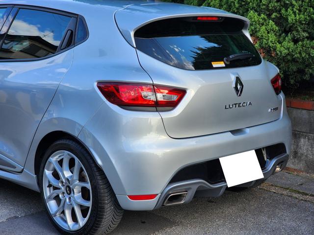 ルーテシア ルノースポール　シャシースポール　ＲＳドライブ　正規ディーラー車　記録簿Ｈ２６、２７、２８、２９、３１、Ｒ２、３、５　スペアキー　Ｂｌｕｅｔｏｏｔｈオーディオ　禁煙車　パドルシフト　クルーズコントロール　プッシュスタート　ＥＴＣ（9枚目）