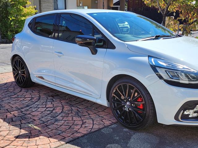 ルーテシア ルノースポール トロフィー 後期モデル ワンオーナー 記録簿 RSドライブモード Bluetooth 禁煙車 パドルシフト LEDヘッドライト クルコン プッシュスタート 純正ブラックAW レッドキャリパー(6枚目)