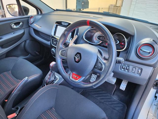 ルーテシア ルノースポール トロフィー 後期モデル ワンオーナー 記録簿 RSドライブモード Bluetooth 禁煙車 パドルシフト LEDヘッドライト クルコン プッシュスタート 純正ブラックAW レッドキャリパー(13枚目)