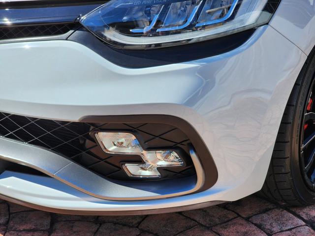 ルーテシア ルノースポール トロフィー 後期モデル ワンオーナー 記録簿 RSドライブモード Bluetooth 禁煙車 パドルシフト LEDヘッドライト クルコン プッシュスタート 純正ブラックAW レッドキャリパー(26枚目)