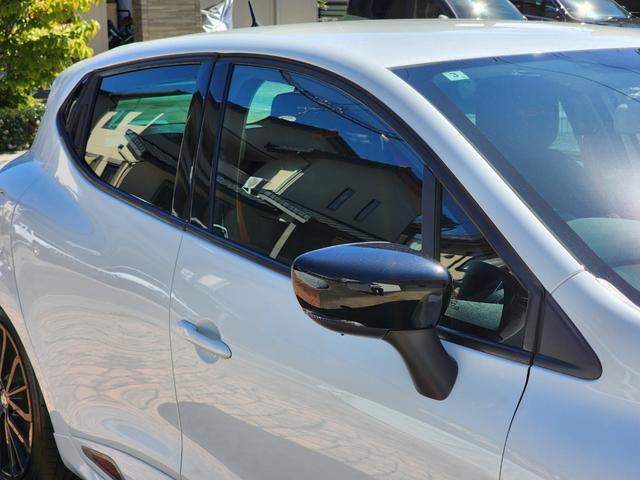 ルーテシア ルノースポール トロフィー 後期モデル ワンオーナー 記録簿 RSドライブモード Bluetooth 禁煙車 パドルシフト LEDヘッドライト クルコン プッシュスタート 純正ブラックAW レッドキャリパー(27枚目)