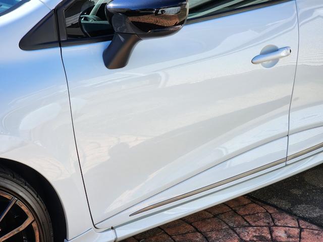 ルーテシア ルノースポール トロフィー 後期モデル ワンオーナー 記録簿 RSドライブモード Bluetooth 禁煙車 パドルシフト LEDヘッドライト クルコン プッシュスタート 純正ブラックAW レッドキャリパー(30枚目)