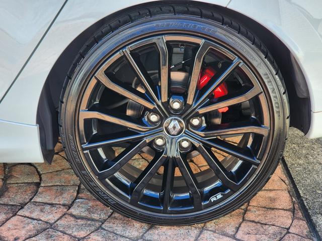 ルーテシア ルノースポール トロフィー 後期モデル ワンオーナー 記録簿 RSドライブモード Bluetooth 禁煙車 パドルシフト LEDヘッドライト クルコン プッシュスタート 純正ブラックAW レッドキャリパー(44枚目)