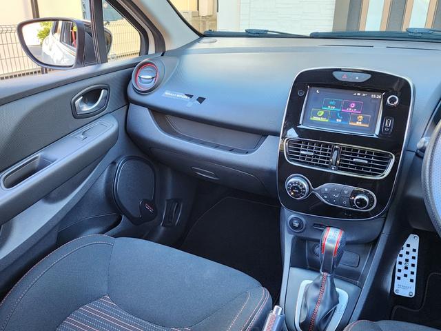 ルーテシア ルノースポール トロフィー 後期モデル ワンオーナー 記録簿 RSドライブモード Bluetooth 禁煙車 パドルシフト LEDヘッドライト クルコン プッシュスタート 純正ブラックAW レッドキャリパー(50枚目)