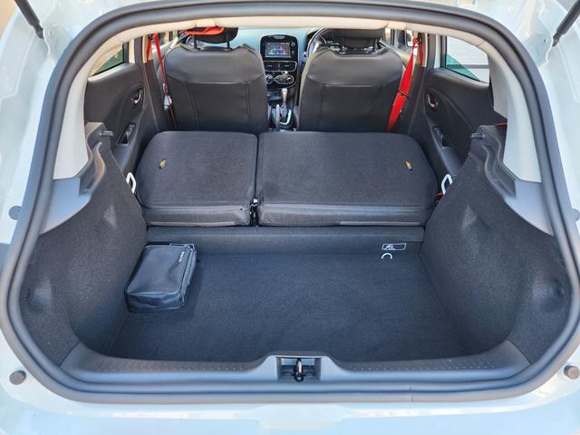 ルーテシア ルノースポール トロフィー 後期モデル ワンオーナー 記録簿 RSドライブモード Bluetooth 禁煙車 パドルシフト LEDヘッドライト クルコン プッシュスタート 純正ブラックAW レッドキャリパー(60枚目)