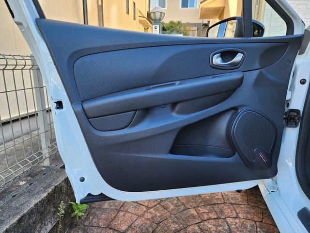 ルーテシア ルノースポール トロフィー 後期モデル ワンオーナー 記録簿 RSドライブモード Bluetooth 禁煙車 パドルシフト LEDヘッドライト クルコン プッシュスタート 純正ブラックAW レッドキャリパー(61枚目)