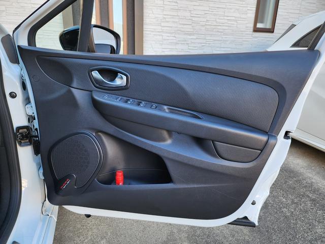 ルーテシア ルノースポール トロフィー 後期モデル ワンオーナー 記録簿 RSドライブモード Bluetooth 禁煙車 パドルシフト LEDヘッドライト クルコン プッシュスタート 純正ブラックAW レッドキャリパー(62枚目)