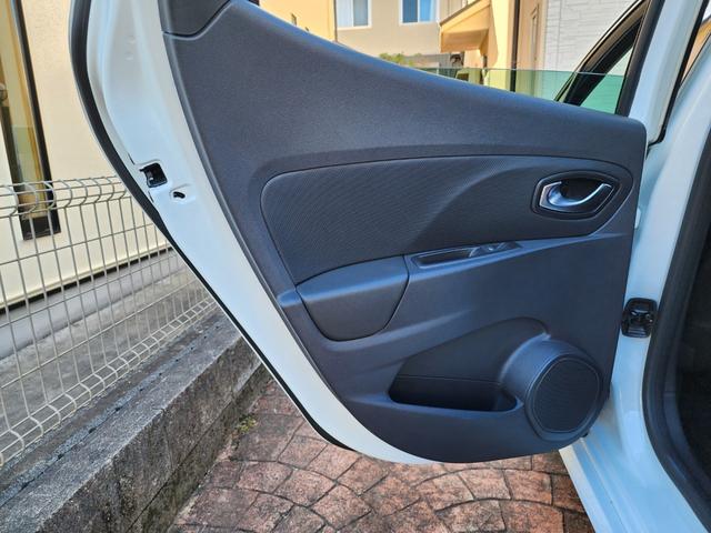 ルーテシア ルノースポール トロフィー 後期モデル ワンオーナー 記録簿 RSドライブモード Bluetooth 禁煙車 パドルシフト LEDヘッドライト クルコン プッシュスタート 純正ブラックAW レッドキャリパー(63枚目)