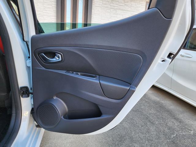 ルーテシア ルノースポール トロフィー 後期モデル ワンオーナー 記録簿 RSドライブモード Bluetooth 禁煙車 パドルシフト LEDヘッドライト クルコン プッシュスタート 純正ブラックAW レッドキャリパー(64枚目)