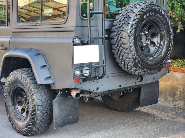 ディフェンダー １１０Ｓ　ラプターライナー全塗装　ＮＯＸ・ＰＭ不適合　ルーフキャリア　ワイドフェンダー　黒フルレザーシート　ａｎｄｒｏｉｄディスプレイ　Ｂカメラ　ウッドステア　シュノーケル　５ＭＴ　サイドステップ　集中ロック（9枚目）