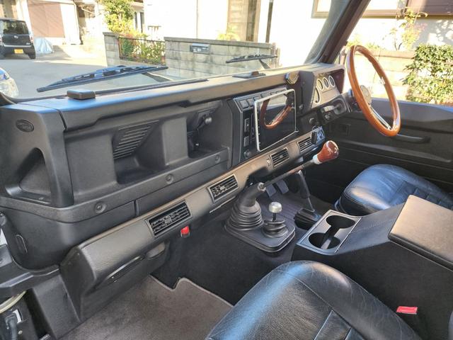 ディフェンダー １１０Ｓ　ラプターライナー全塗装　ＮＯＸ・ＰＭ不適合　ルーフキャリア　ワイドフェンダー　黒フルレザーシート　ａｎｄｒｏｉｄディスプレイ　Ｂカメラ　ウッドステア　シュノーケル　５ＭＴ　サイドステップ　集中ロック（14枚目）