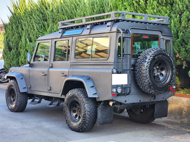 ディフェンダー １１０Ｓ　ラプターライナー全塗装　ＮＯＸ・ＰＭ不適合　ルーフキャリア　ワイドフェンダー　黒フルレザーシート　ａｎｄｒｏｉｄディスプレイ　Ｂカメラ　ウッドステア　シュノーケル　５ＭＴ　サイドステップ　集中ロック（22枚目）